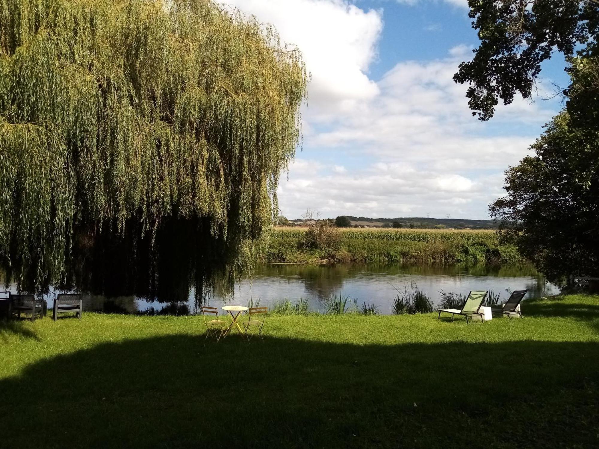 Havre De Paix Au Bords De L'Eure - Divers Hebergements Garennes-sur-Eure Ngoại thất bức ảnh